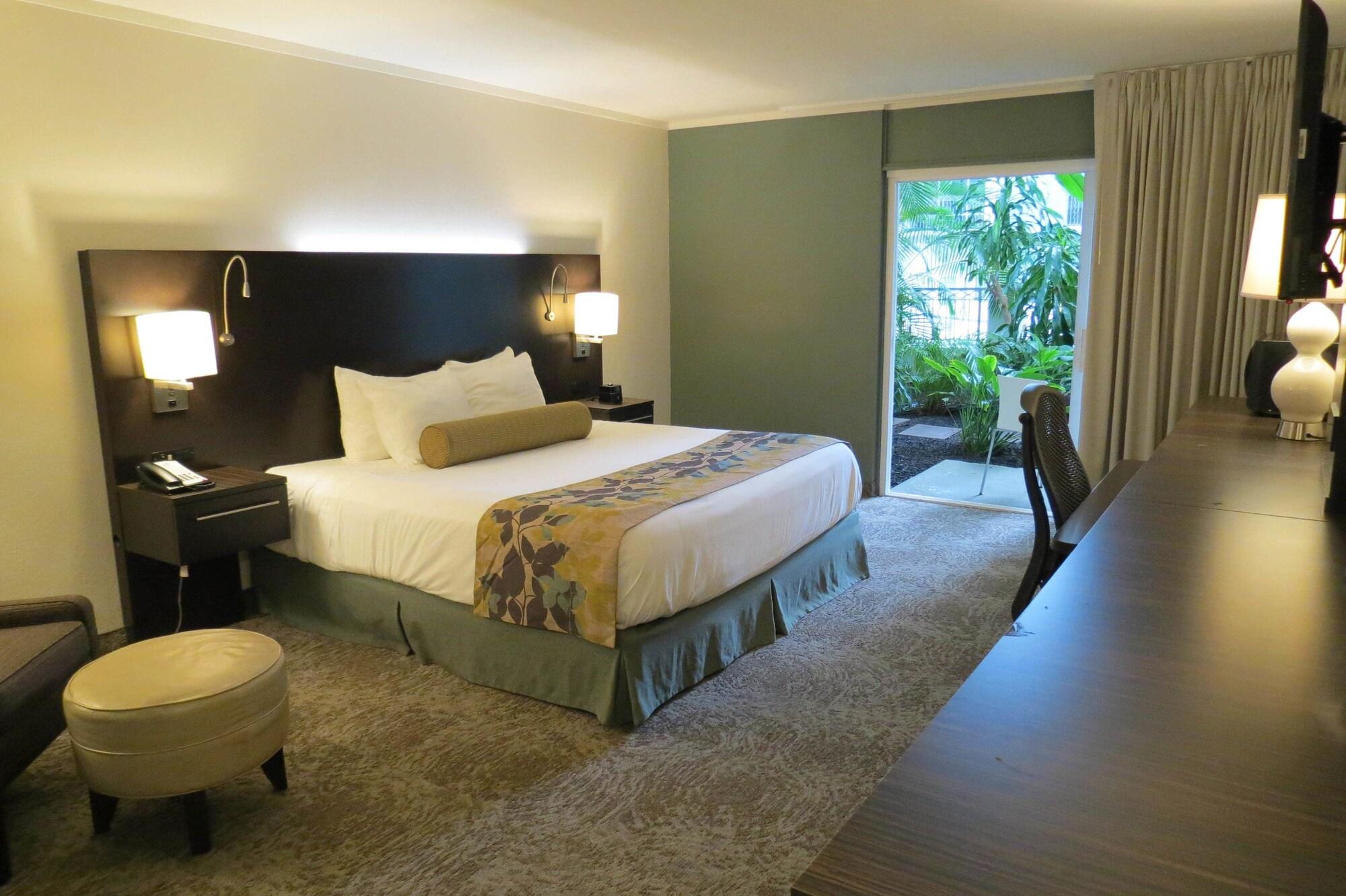 Oasis & Conv. Center, Ascend Collection Hotel 3*
