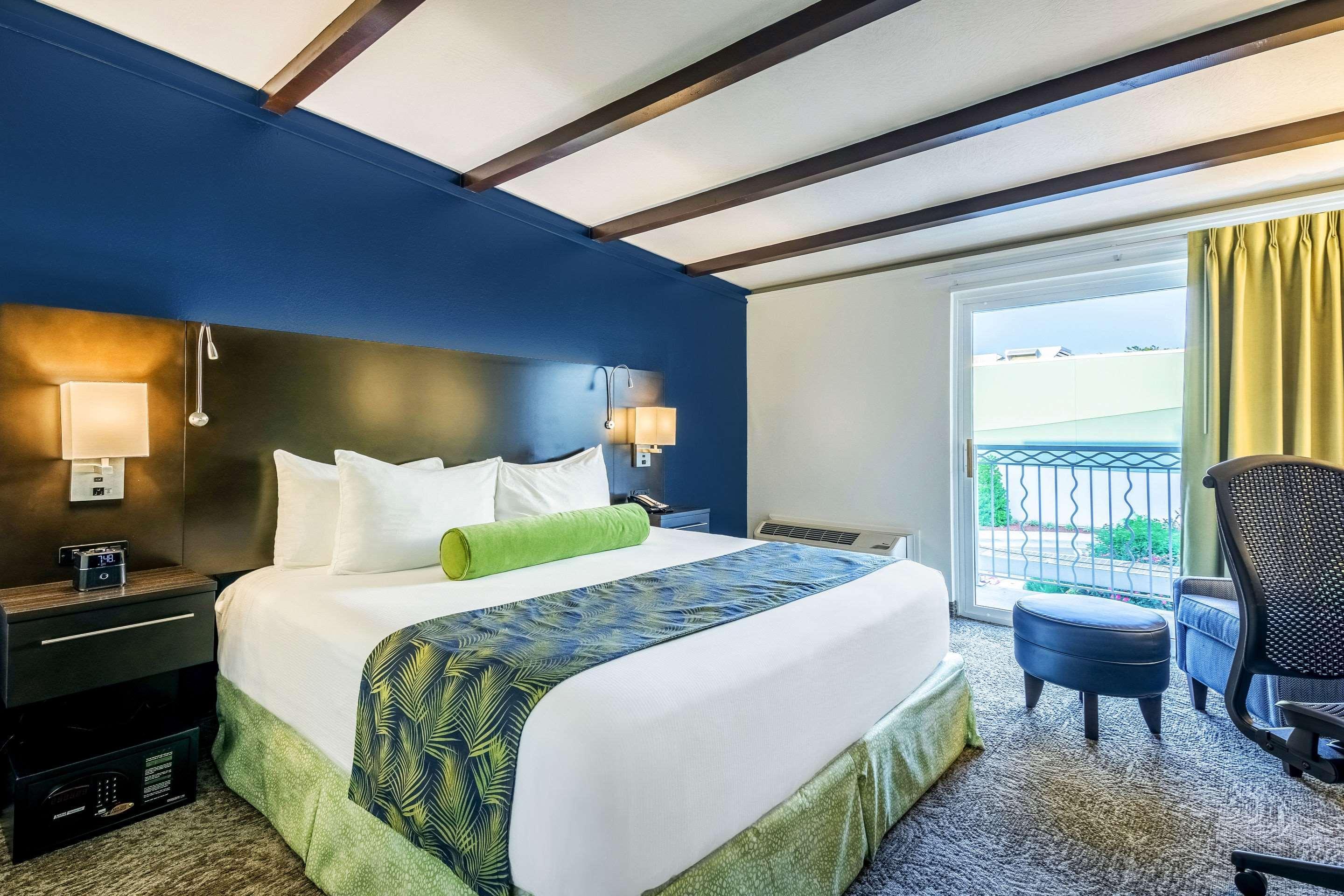 Oasis & Conv. Center, Ascend Collection Hotel