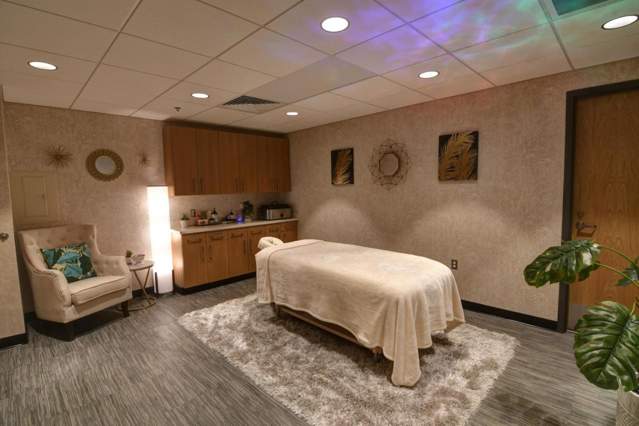 Oasis & Conv. Center, Ascend Collection 3* Springfield