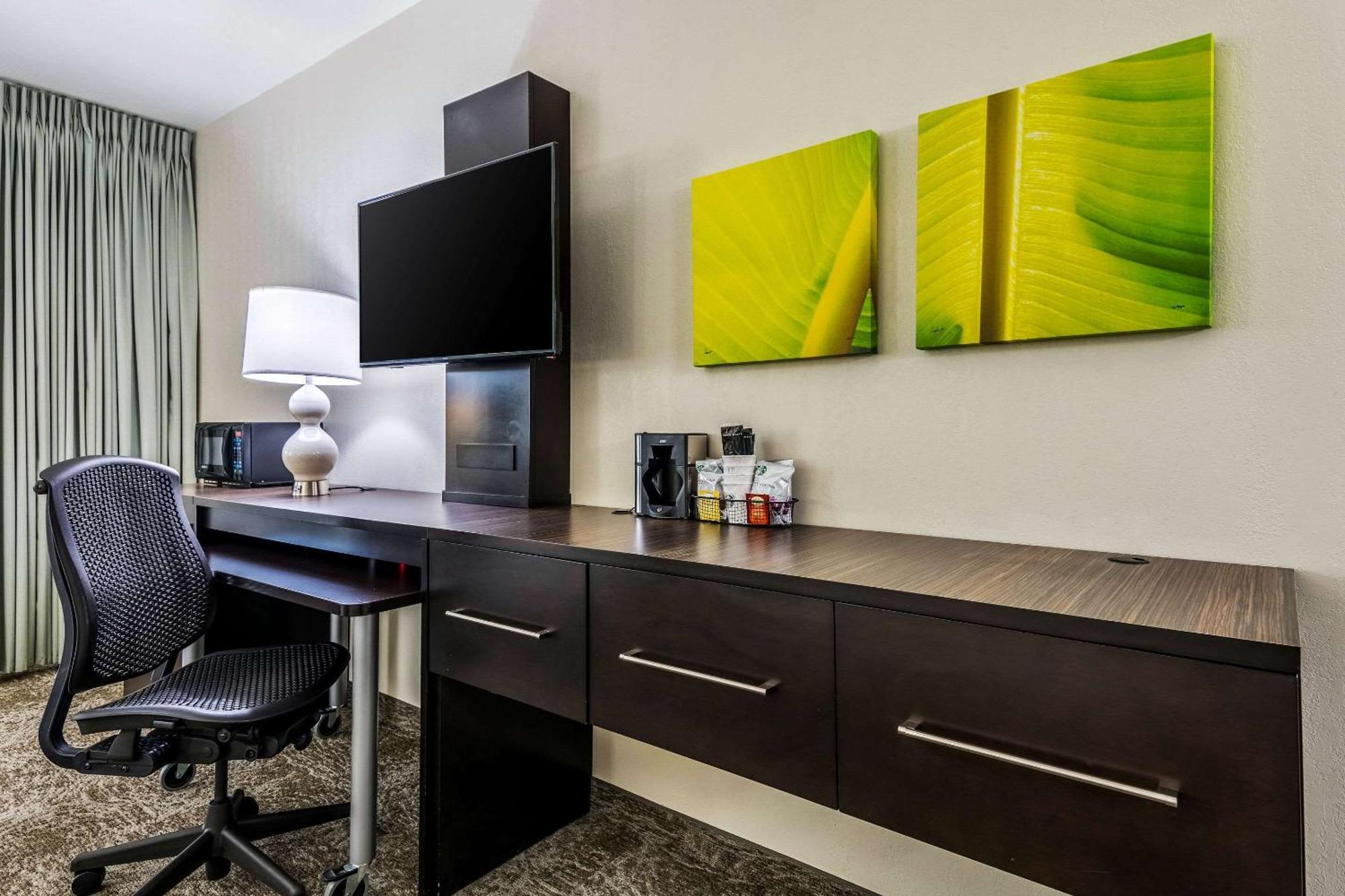 Oasis & Conv. Center, Ascend Collection Hotel Springfield
