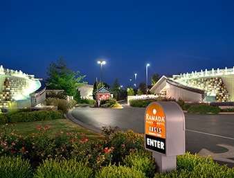 Oasis & Conv. Center, Ascend Collection Hotel 3*